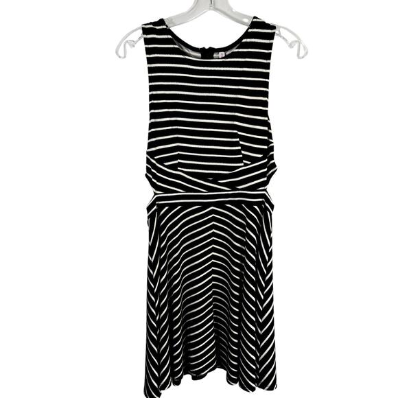 Xhilaration Women's Dress Small S  Black White Short Sleeveless Misses Size 4 6 - Picture 1 of 6